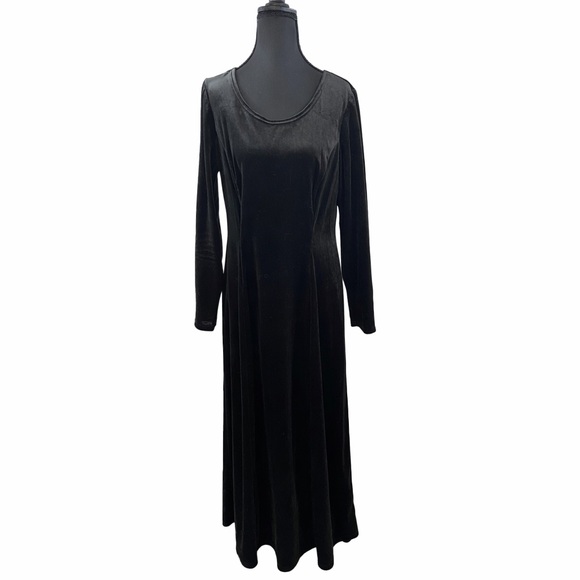 Stonebridge Dresses & Skirts - Stonebridge Black Velvet Maxi Dress Long Sleeve Scoop Neck Size 10